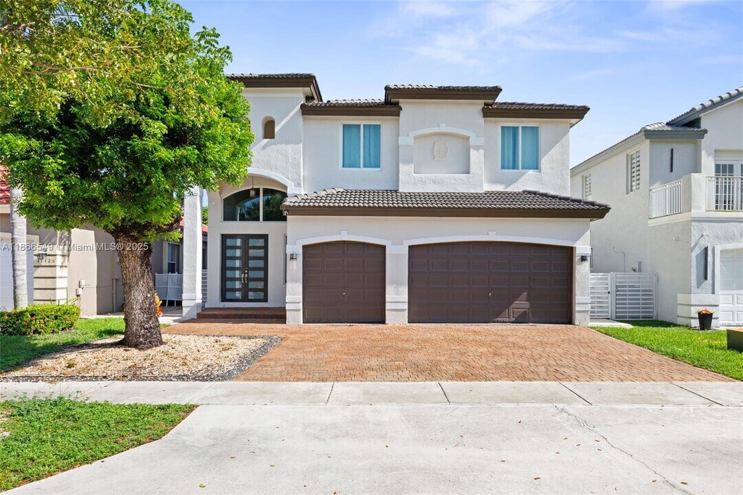 13117 SW 54th Ct in Miramar, FL - Building Photo