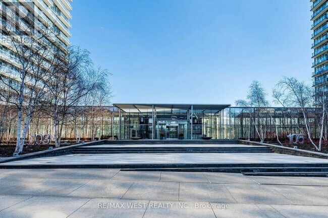 103 The Queensway in Toronto, ON - Building Photo - Building Photo