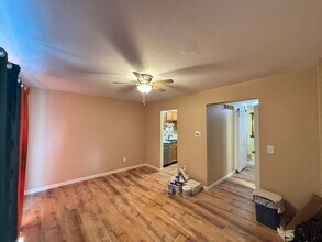 17082 Kingsbrooke Dr in Clinton Township, MI - Foto de edificio - Building Photo