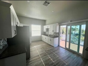 5593 Briarcliff Rd in Ft. Myers, FL - Foto de edificio - Building Photo