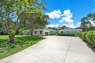 13928 82nd Ln N in Royal Palm Beach, FL - Building Photo