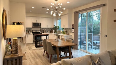 194 Olive Ave in Upland, CA - Foto de edificio - Building Photo