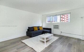 143 SW 9th St in Miami, FL - Foto de edificio - Building Photo