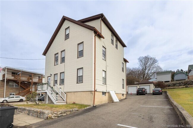 38 N Spring St in Ansonia, CT - Building Photo - Building Photo