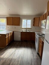 2806 SW Salmon Ave in Redmond, OR - Building Photo - Building Photo