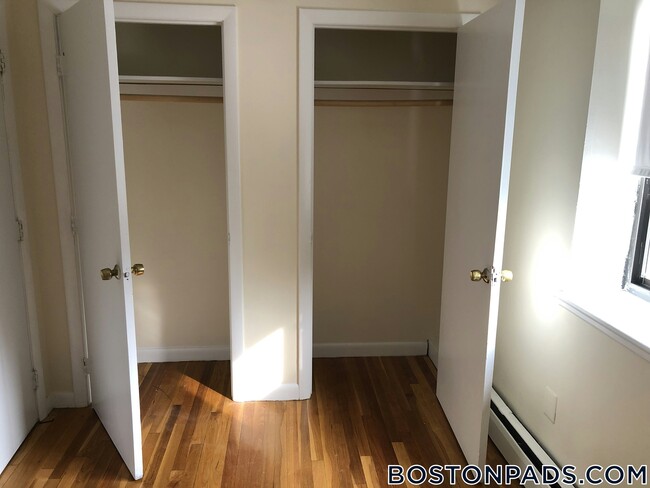 122 Dustin St, Unit 11 in Boston, MA - Foto de edificio - Building Photo