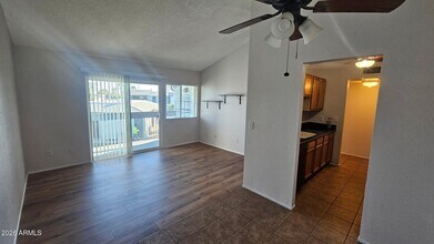 7550 N 12th St in Phoenix, AZ - Foto de edificio - Building Photo