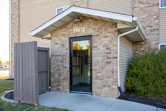 Brickview Apartments in Fargo, ND - Foto de edificio - Building Photo