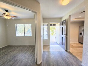 956 Lupine Hills Dr, Unit 53 in Vista, CA - Foto de edificio - Building Photo