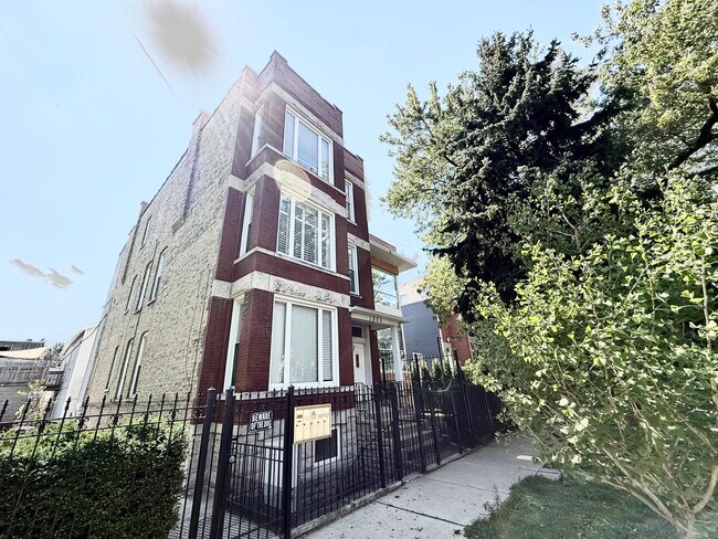 1905 W Huron St in Chicago, IL - Foto de edificio - Building Photo