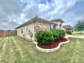 208 Camellia Dr in Hutto, TX - Building Photo - Building Photo