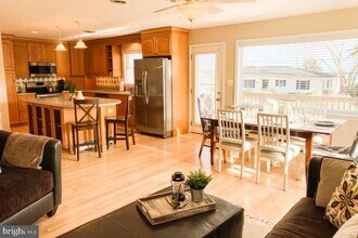122 W Bay View Dr in Annapolis, MD - Building Photo - Building Photo