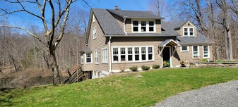 81 W Mountain Rd in Ridgefield, CT - Building Photo