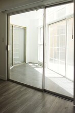 Park Plaza Apartments in Los Angeles, CA - Building Photo - Building Photo