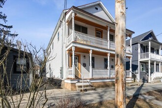 53 Beekman St in Saratoga Springs, NY - Foto de edificio - Building Photo