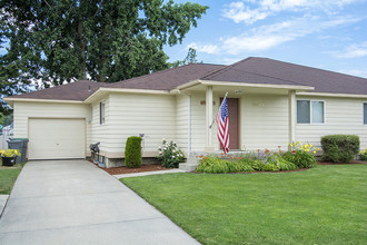 Fairchild AFB Homes in Fairchild Air Force Base, WA - Building Photo - Building Photo