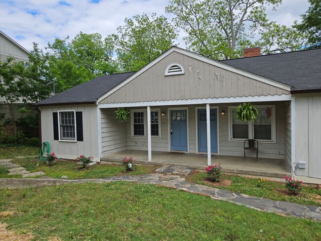 property at 367 Kings Ct SE