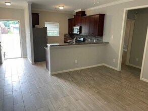 120 W 12th St in Deer Park, TX - Building Photo - Building Photo