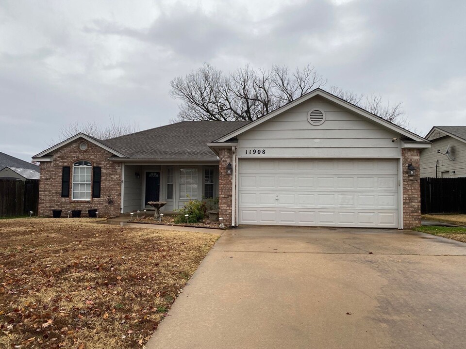 11908 S Gum Ave in Jenks, OK - Building Photo