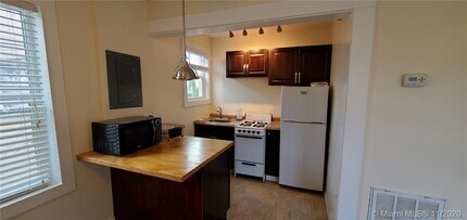 1610 NW 8th Terrace-Unit -4 in Miami, FL - Building Photo - Building Photo