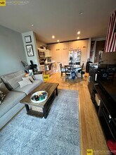 683 Massachusetts Ave, Unit 302 in Boston, MA - Foto de edificio - Building Photo