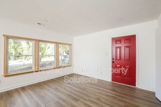1901 Larkin St in Greensboro, NC - Building Photo - Building Photo