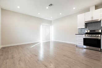 9156 Morehart Ave in Pacoima, CA - Building Photo - Building Photo