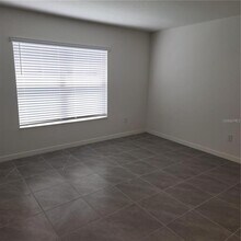 37410 MacKenzie Dr in Zephyrhills, FL - Building Photo - Building Photo