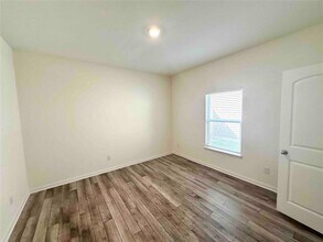 1114 Treeta Trail in Kyle, TX - Foto de edificio - Building Photo