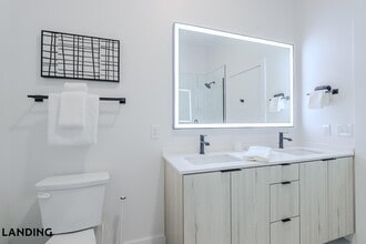 2623 Keene St, Unit 570 in Houston, TX - Foto de edificio - Building Photo