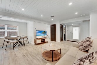 320 NW 3rd Ave in Delray Beach, FL - Building Photo - Building Photo