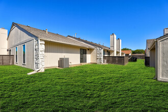 Woodstone Apartments in Owasso, OK - Building Photo - Building Photo