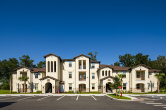 The Pines Apartments in DeLand, FL - Foto de edificio - Building Photo