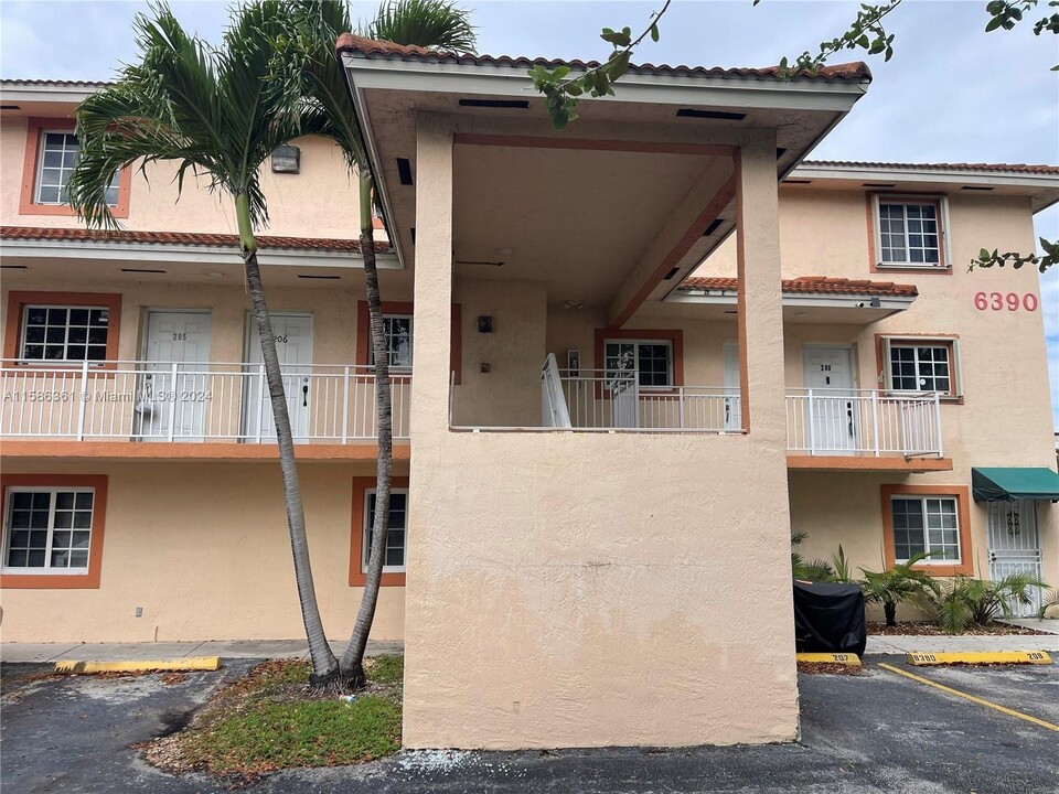 6390 W 22nd Ct in Hialeah, FL - Foto de edificio