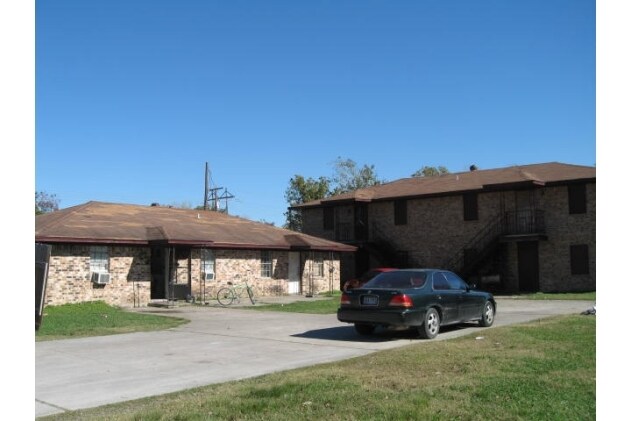 1001 Pirtle St in La Marque, TX - Foto de edificio - Building Photo