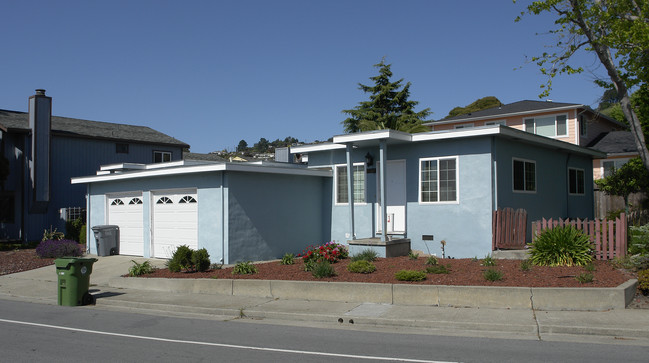 1704-1706 Elm St in El Cerrito, CA - Foto de edificio - Building Photo