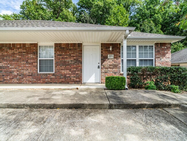 1102 NW Lincoln Ct in Bentonville, AR - Building Photo - Building Photo