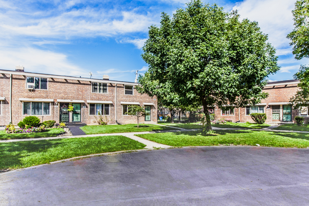 Ivy Park Homes in Chicago, IL - Building Photo