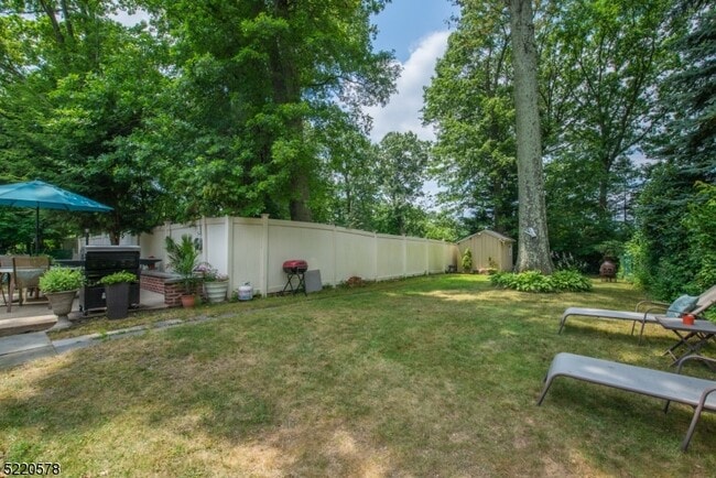 23 Longview Trail E in Denville, NJ - Building Photo - Building Photo