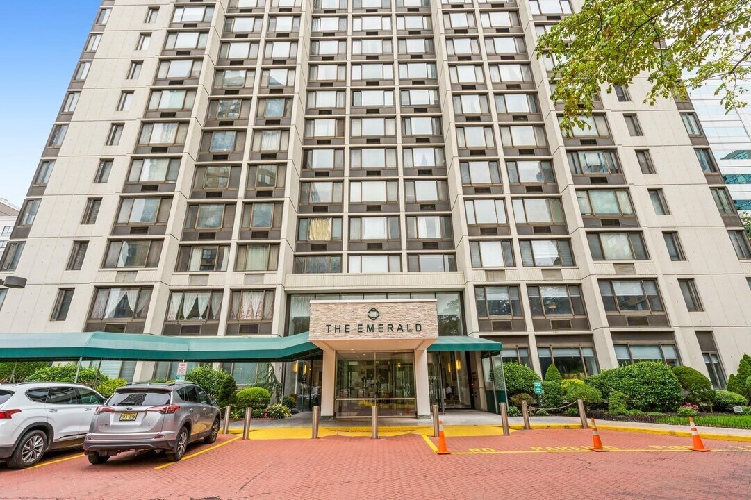 45 River Dr S in Jersey City, NJ - Building Photo