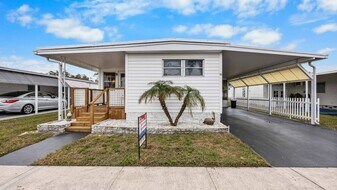 12651 Seminole Blvd in Largo, FL - Building Photo