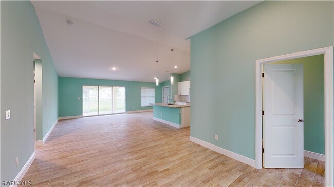 621 NW 7th Pl in Cape Coral, FL - Building Photo - Building Photo