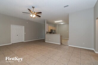 7444 Lake Plantation Ln in Jacksonville, FL - Building Photo - Building Photo