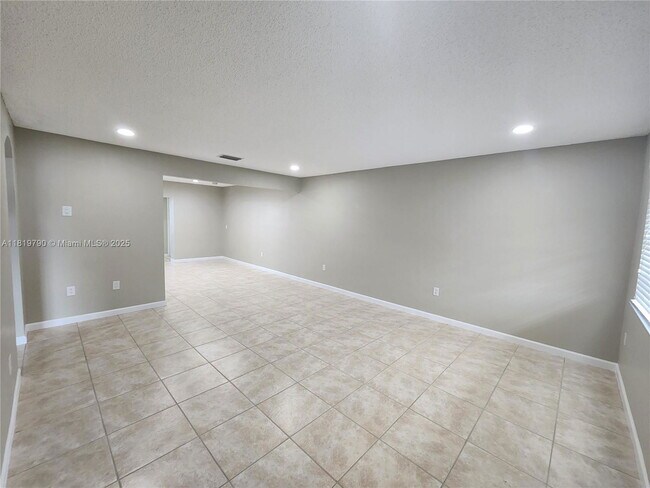 1806 SW 97th Ave in Miramar, FL - Building Photo - Building Photo