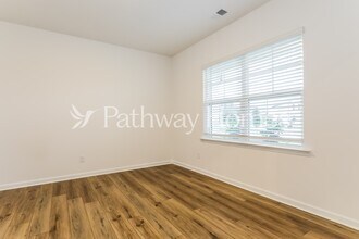 1208 Arnhem Dr in Hampton, GA - Foto de edificio - Building Photo