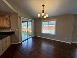 2866 Esther Ln in Grants Pass, OR - Building Photo - Building Photo