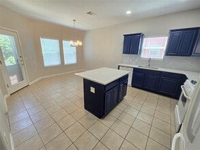 7509 Lazy Creek Dr in Austin, TX - Building Photo - Building Photo
