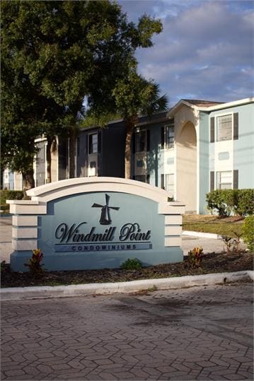 property at 2537 N Alafaya Trail