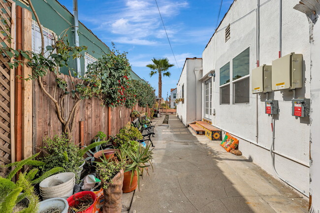 3428 Edgehill Dr in Los Angeles, CA - Building Photo - Building Photo
