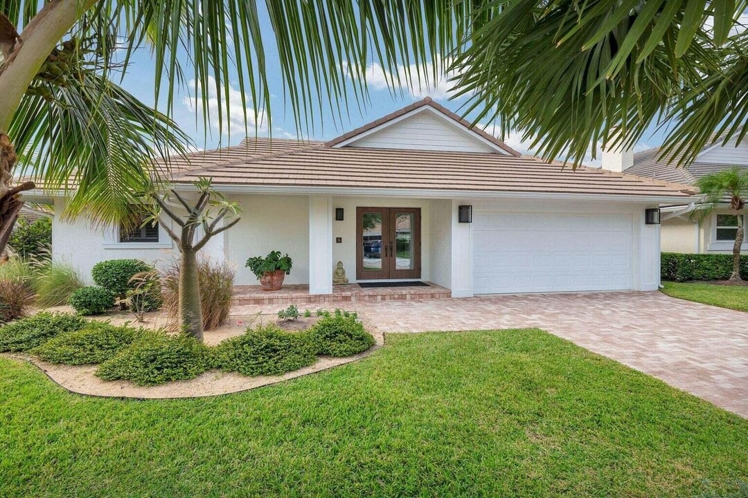 16965 Freshwind Cir in Jupiter, FL - Building Photo